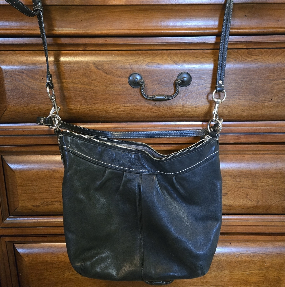 Vintage Coach Pleated Hobo Handbag / Purse
